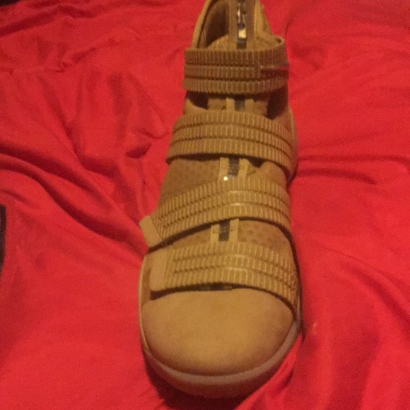 Nike LeBron Soldier 11 SFG Wheats. Size 8.5 - Picture 2 of 6